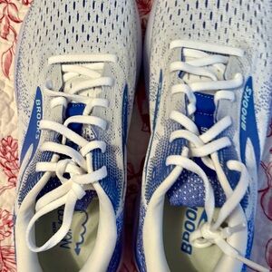Brooks Women’s Ghost 16 Running Shoes. New with Box. Size 10
